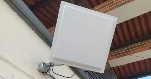 What kind of connectivity options does S4A uhf rfid reader long range offer?